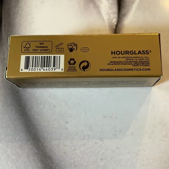 Hourglass unlocked Satin Creme Lipstick 308 Larch - Picture 3 of 8